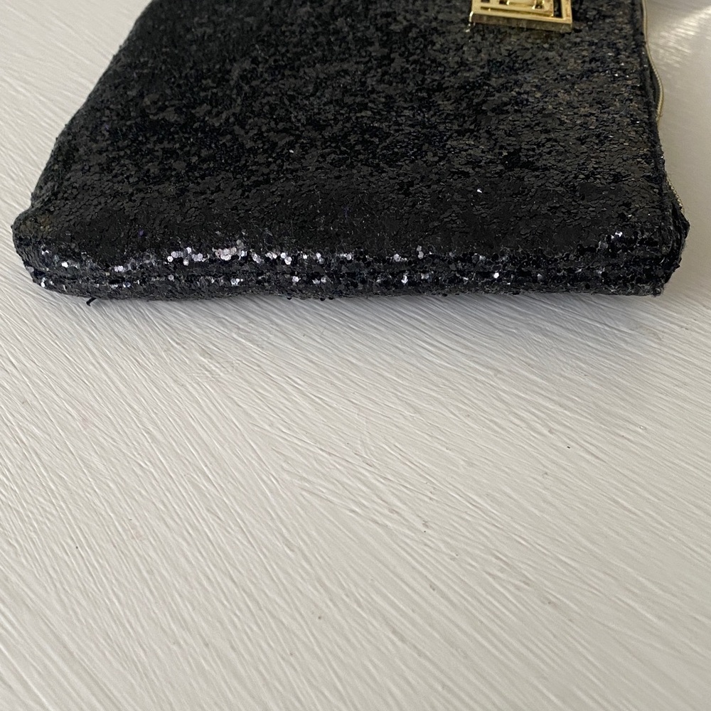 Liz Claiborne Black Glitter Shimmer Large Wristlet Like New with Phone Charger - Picture 9 of 17